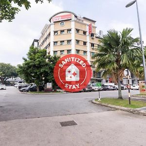 Oyo 89717 Budget Star Hotel